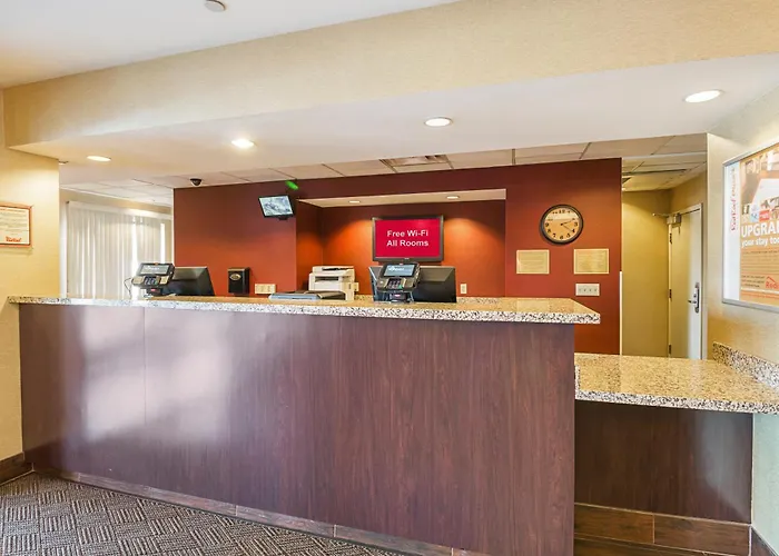 Hotel Red Roof + West 3*