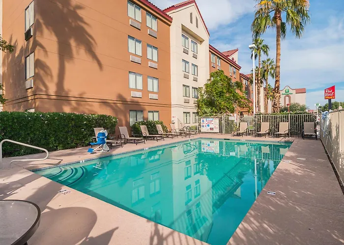 Red Roof + West 3* Phoenix