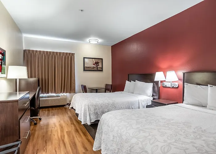 Hotel Red Roof + West 3*