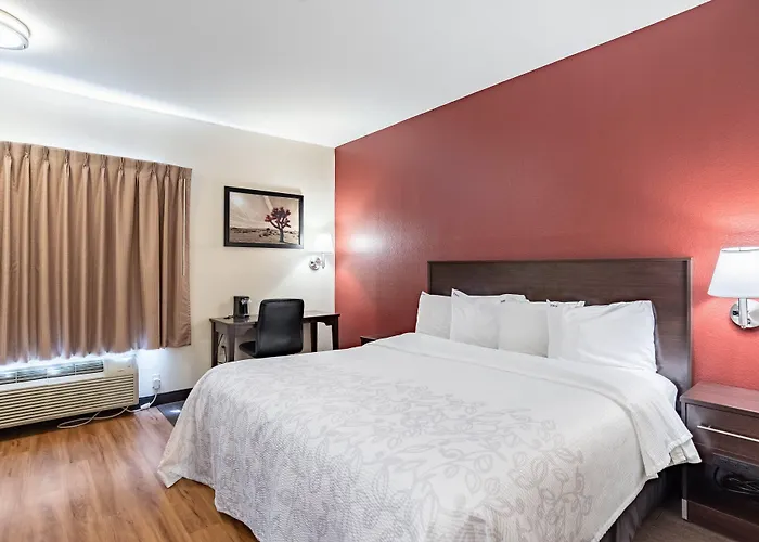 Hotel Red Roof + West 3*