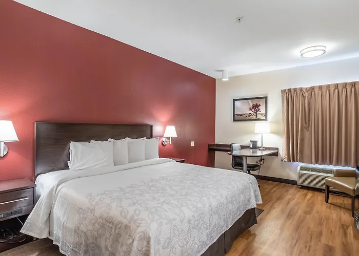 Hotel Red Roof + West 3*