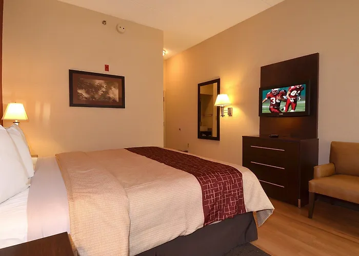 Hotel Red Roof + West 3*
