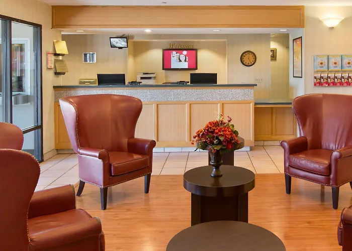 Hotel Red Roof + West 3*