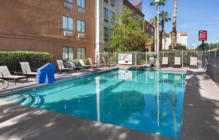 Hotel Red Roof + West 3*